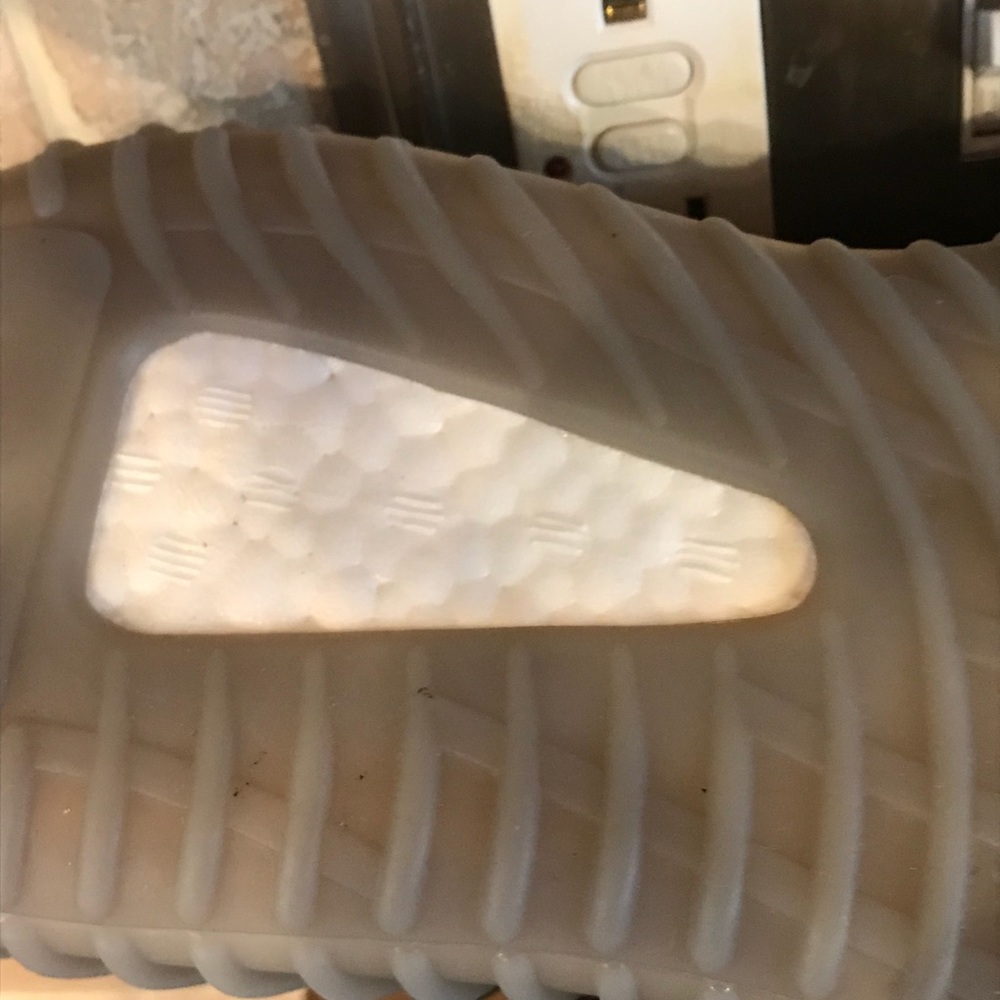 Yeezy Boost 350 V2 Beluga - Picture 5 of 8